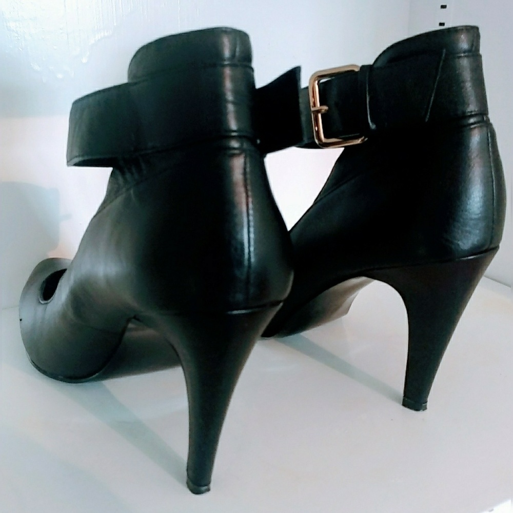 Nine West Black Leather 2" Heels, Size 9